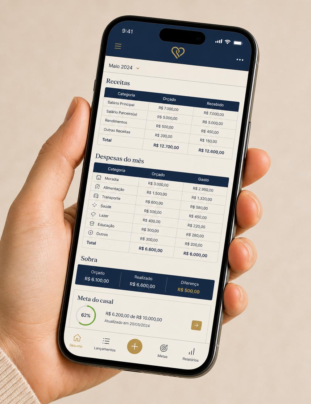 Planilha Financeira para Casais em um celular, com receitas, despesas e meta do casal